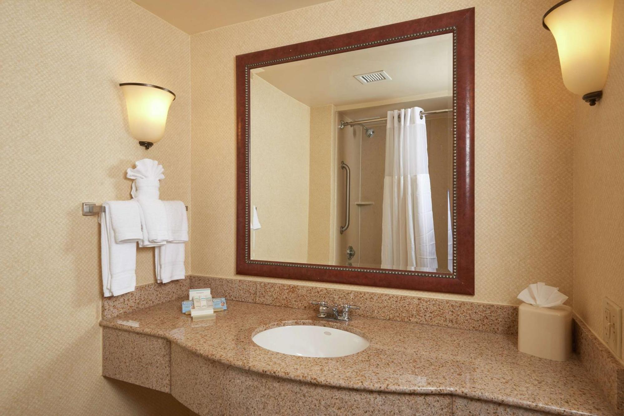 Hilton Garden Inn Ньюпорт-Ньюс Экстерьер фото